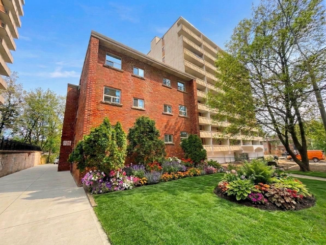 Spacious Bachelor Apartment in a Prime Location