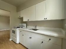 Spacious Bachelor Apartment in a Prime Location - Photo 8