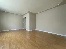 Spacious Bachelor Apartment in a Prime Location - Photo 11