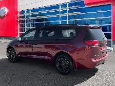 2020 Chrysler Pacifica Launch Edition | Clean Carfax | New - Photo 4