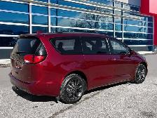 2020 Chrysler Pacifica Launch Edition | Clean Carfax | New - Photo 6