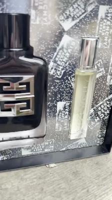 Givenchy Gentleman Society Gift Set – 60ml EDP   Travel Spray - Photo 3