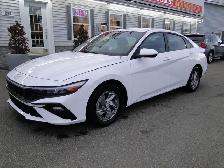 2022 Hyundai Elantra Preferred TRADES ACCEPTED FINANCING AVAILAB - Photo 2
