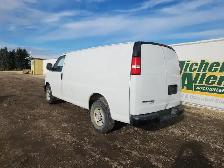 2014 Chevrolet Express - Photo 3