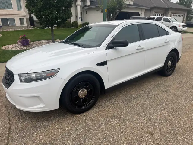2015 Ford Taurus Police Interceptor SHO, low Kms 140050.