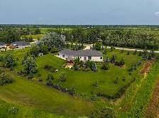 Meticulously cared for 3bdrm 3bth Bng w/oversized tpl garage - Photo 4