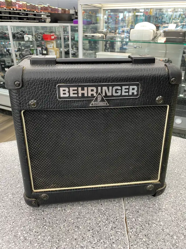 Behringer AC108 Vintager 15 Watt Vacuum Tube Amplifier