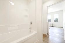 Beautifully Renovated 1 Bedroom Apartment! Available November! - Photo 8
