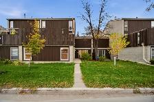 FOR SALE: Updated 3-bed Townhouse Condo near U of M!