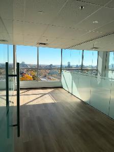 2,500 sq. ft. Glass Suite - 2120 Sherbrooke est - bureau à louer - Photo 3