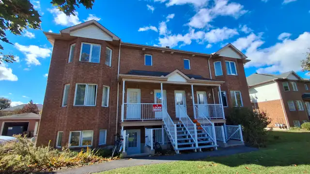 Large and Sunny 4 1/2 apartment in plateau with appliances Oct 1