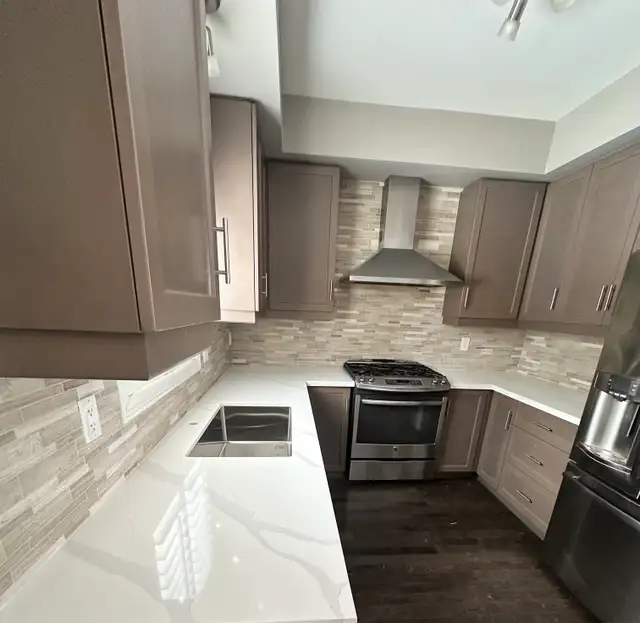 QUARTZ AND GRANITE COUNTERTOPS