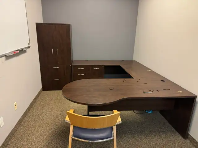 Desks/ Assorted U-Shape workstations $550 and up / excellent con