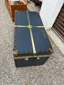 Free delivery used Vintage Style Decorative Storage Trunk - Photo 6