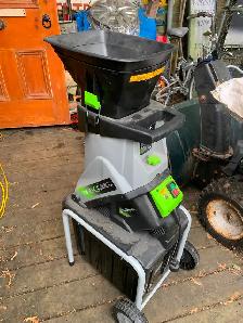 Earthwise leaf and branch mulcher
