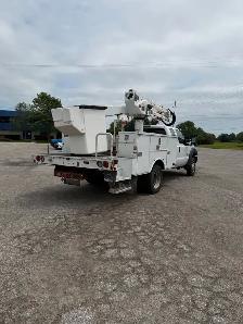 2016 Ford F550 Altec AT40G Bucket Truck - Photo 2