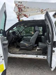 2016 Ford F550 Altec AT40G Bucket Truck - Photo 4