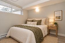 STUNNING 2 Bedroom Townhouse! Basement Unit! - Photo 2