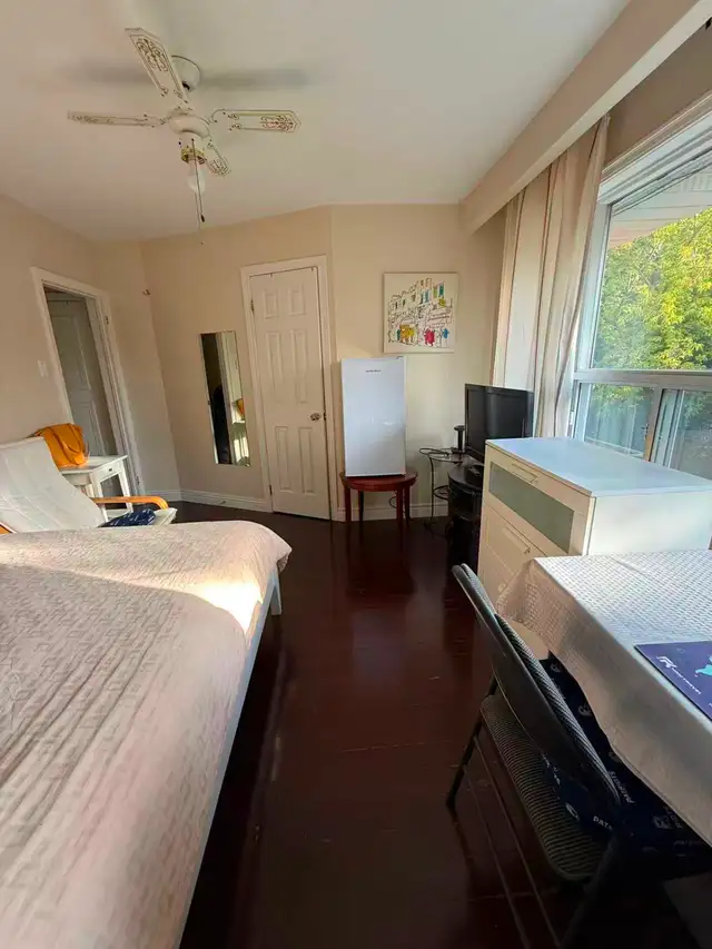 A Beautiful Furnished Unit for a Professional -Yonge and Finch