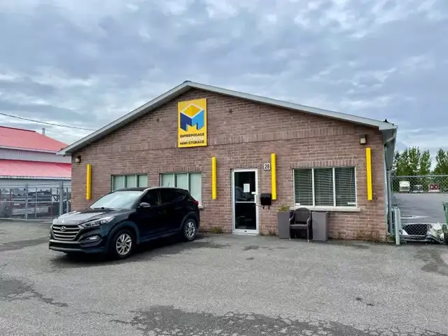 (50pi2) Entrepot de 50 pc Beauharnois De Maple Grove Beauharnois