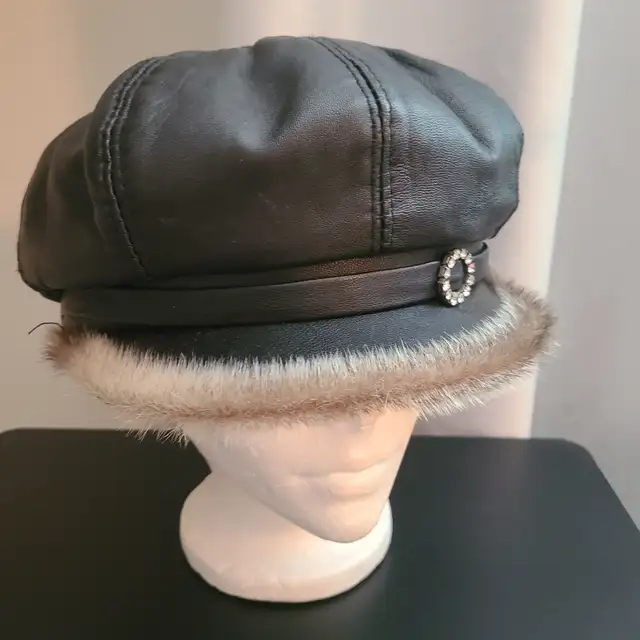 Elegant Women's Winter Hat with Fur Trim