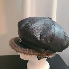 Elegant Women's Winter Hat with Fur Trim - Photo 2