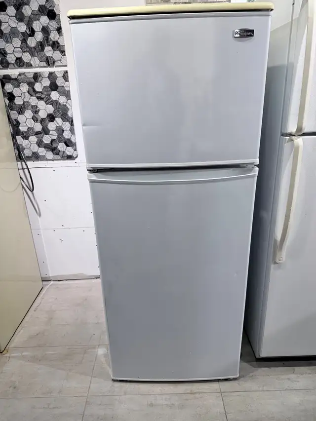 Réfrigérateur 24po Blanc | DFF1145W - Danby