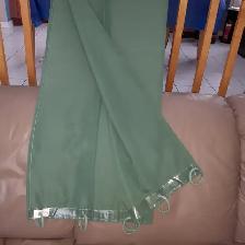 1 BEAU RIDEAU DE DOUCHE NEUF VERT 72'HAUx36'LAR CROCHETS: $15.00