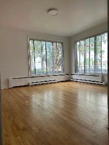 A louer 8 1/2 Rdc 4chambres Chomedey Laval