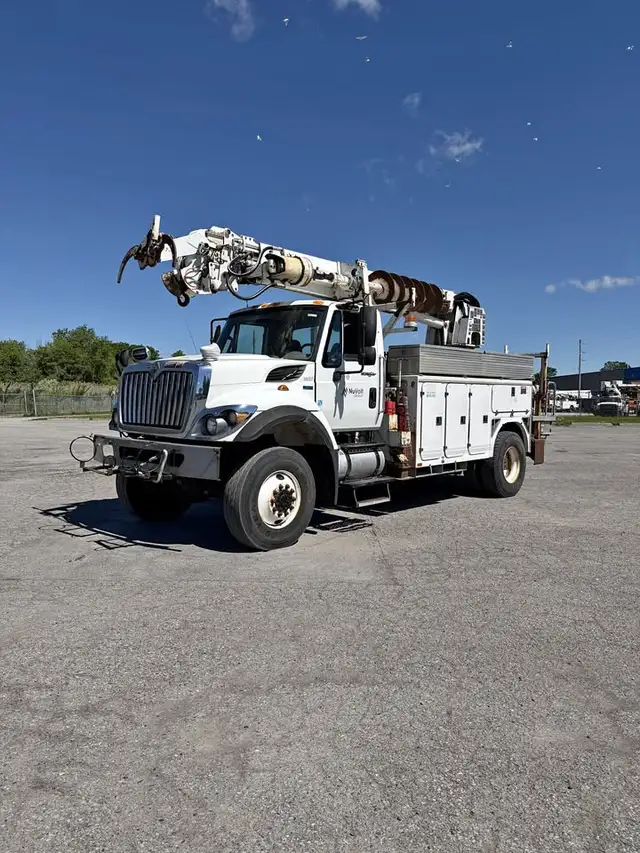 2015 International 7400 Altec DL45B-BR Digger Derrick