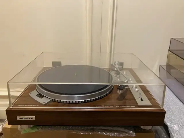 Pioneer PL-550 (XL-1550) direct drive quartz lock turntable