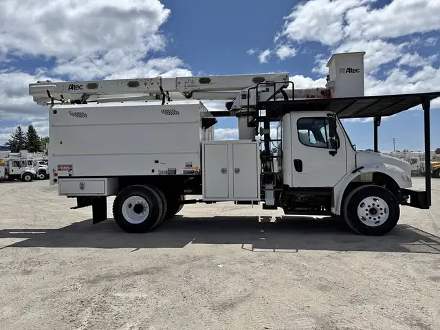 2015 Freightliner M2-106 Altec LR756 Bucket Truck