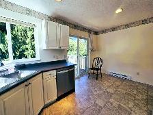 Spacious Upper 3 Bedroom, 2 Bathroom suite in Broomhill, Sooke - Photo 2