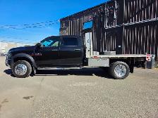 2016 Ram 5500 ST / 6X6 / FLAT BED / CREW CAB / DIESEL 6.7L CUMMI - Photo 5