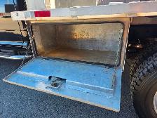 2016 Ram 5500 ST / 6X6 / FLAT BED / CREW CAB / DIESEL 6.7L CUMMI - Photo 6