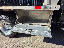 2016 Ram 5500 ST / 6X6 / FLAT BED / CREW CAB / DIESEL 6.7L CUMMI - Photo 11