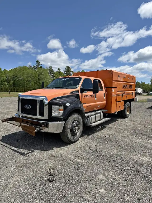 2016 Ford F750 Chip Dump Truck