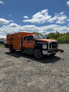 2016 Ford F750 Chip Dump Truck - Photo 2