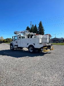 2016 Freightliner M2 106 Terex LT40 Bucket Truck - Photo 2