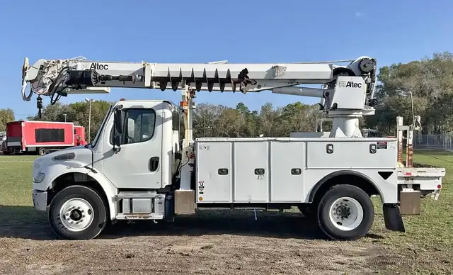 2019 Freightliner DM47 Digger With Pin On Bucket