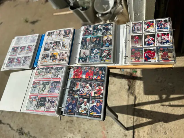 6 BINDERS OF HOCKEY CARDS - OVER 1000 CARDS