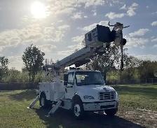 2019 Freightliner Altec DM47 Digger Derrick