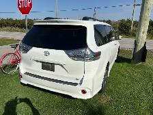2017 Toyota Sienna SE - Photo 3