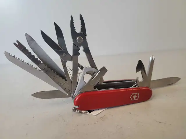 Swiss Army Knife w/Pouch (32916150)