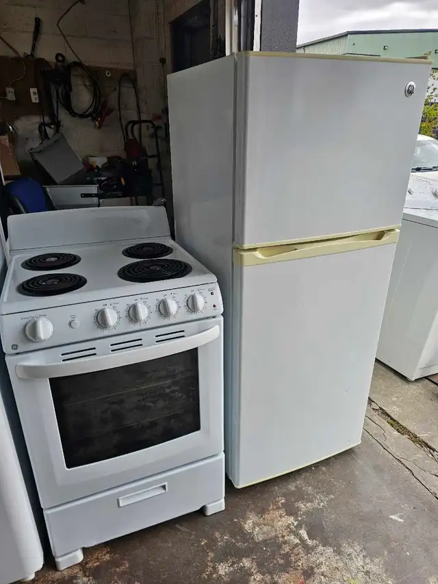 FRIDGE AND STOVE 24'