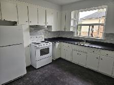 Spacious 3-Bedroom Apartment near KeelesDale Station - Photo 2