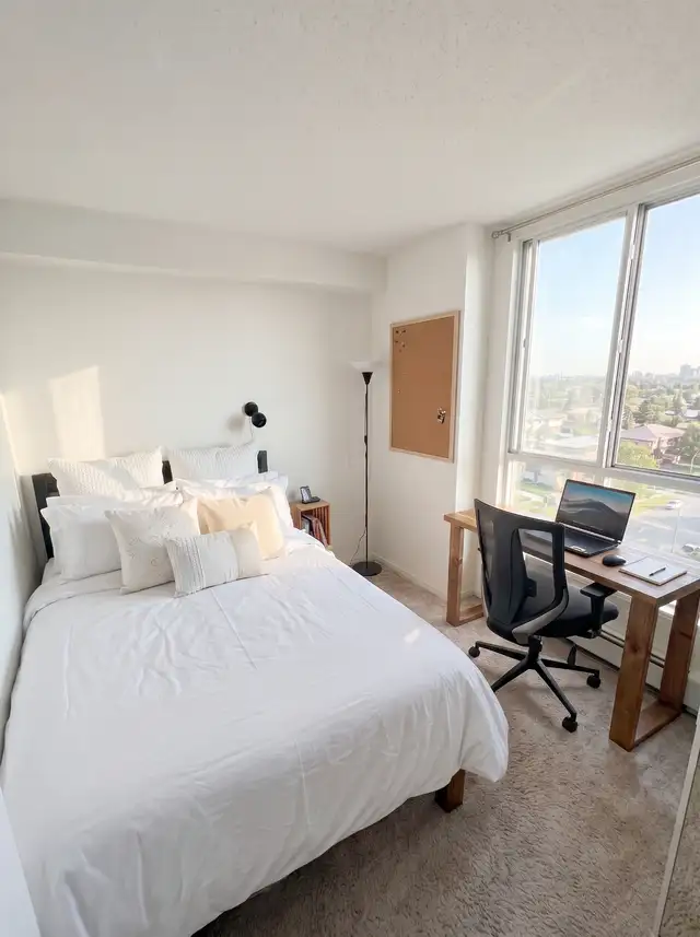 Move-In Ready Room w/Free Cleaning & In-Suite Laundry @ Yaletown