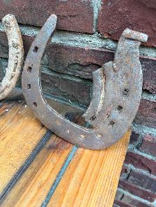3 Antique Iron Horse Shoes ! - Photo 2