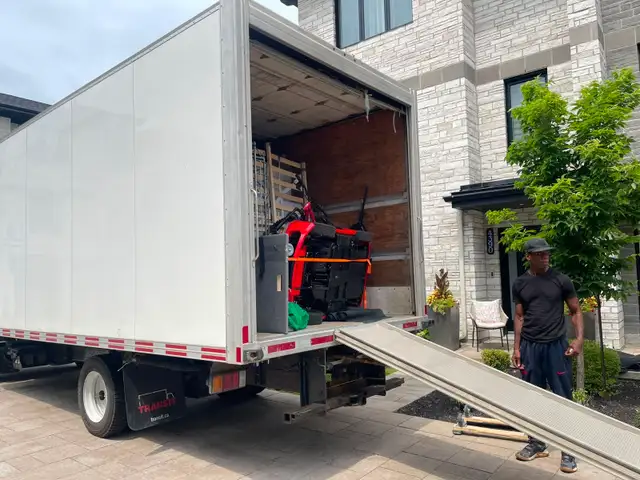 PROFESSIONAL  MOVERS & FURNITURE DELIVERY | DÉMÉNAGEMENT ET TRAN
