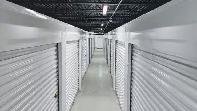 (25pi2) Entrepot de 25 pc Saint-Jerome Sur Baron Saint-Jérôme